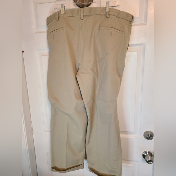 Dockers Men's Relaxed Fit Khakis, Size: 44x30, Color: Tan - Picture 7 of 11